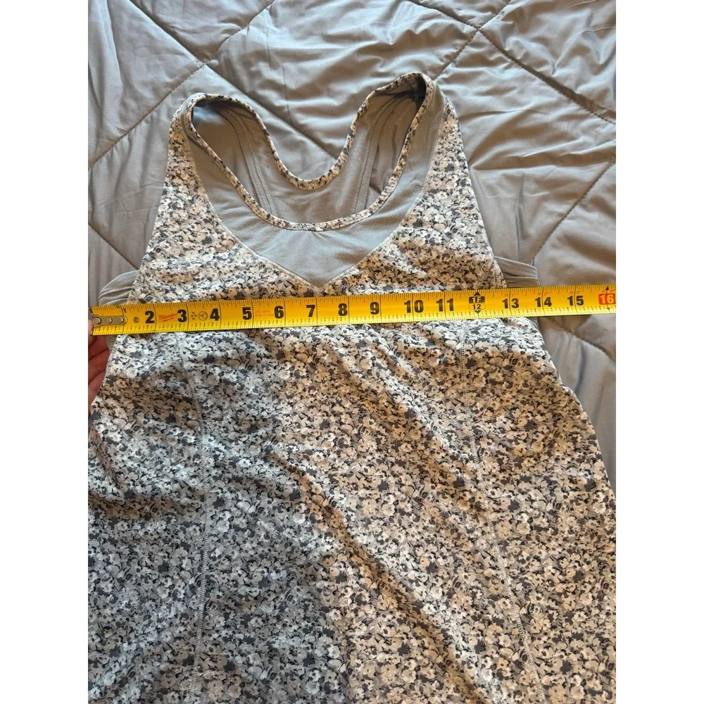 Lululemon Sports Bra Top Gray Floral Print T-Back Athletic Built-in Bra Size 8